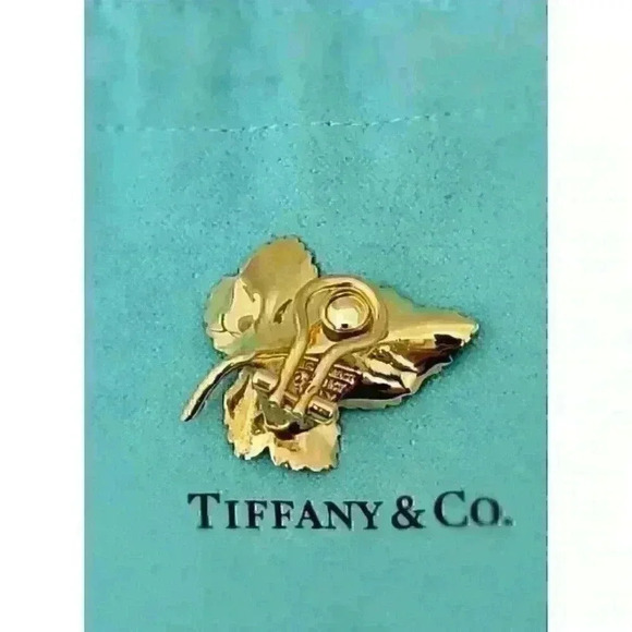 Tiffany & Co 18kt Yellow Gold Maple Leaf w/ Sapphires SINGLE Clip On Earring - Picture 4 of 6